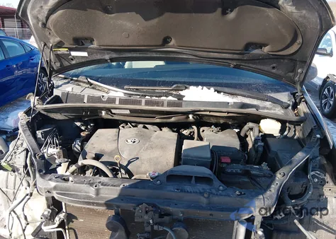 2019 Toyota Sienna Le 7 Passenger z USA, uszkodzony, nr VIN 5TDJZ3DC4KS212660